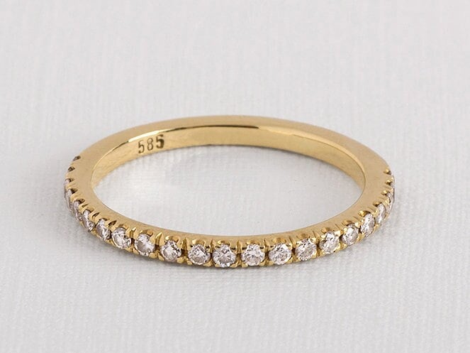 Eternity Diamant Ring, Ehering, Dünner Halb Band, Stapelbarer Gelbgold 18K von RimonFineJewelry