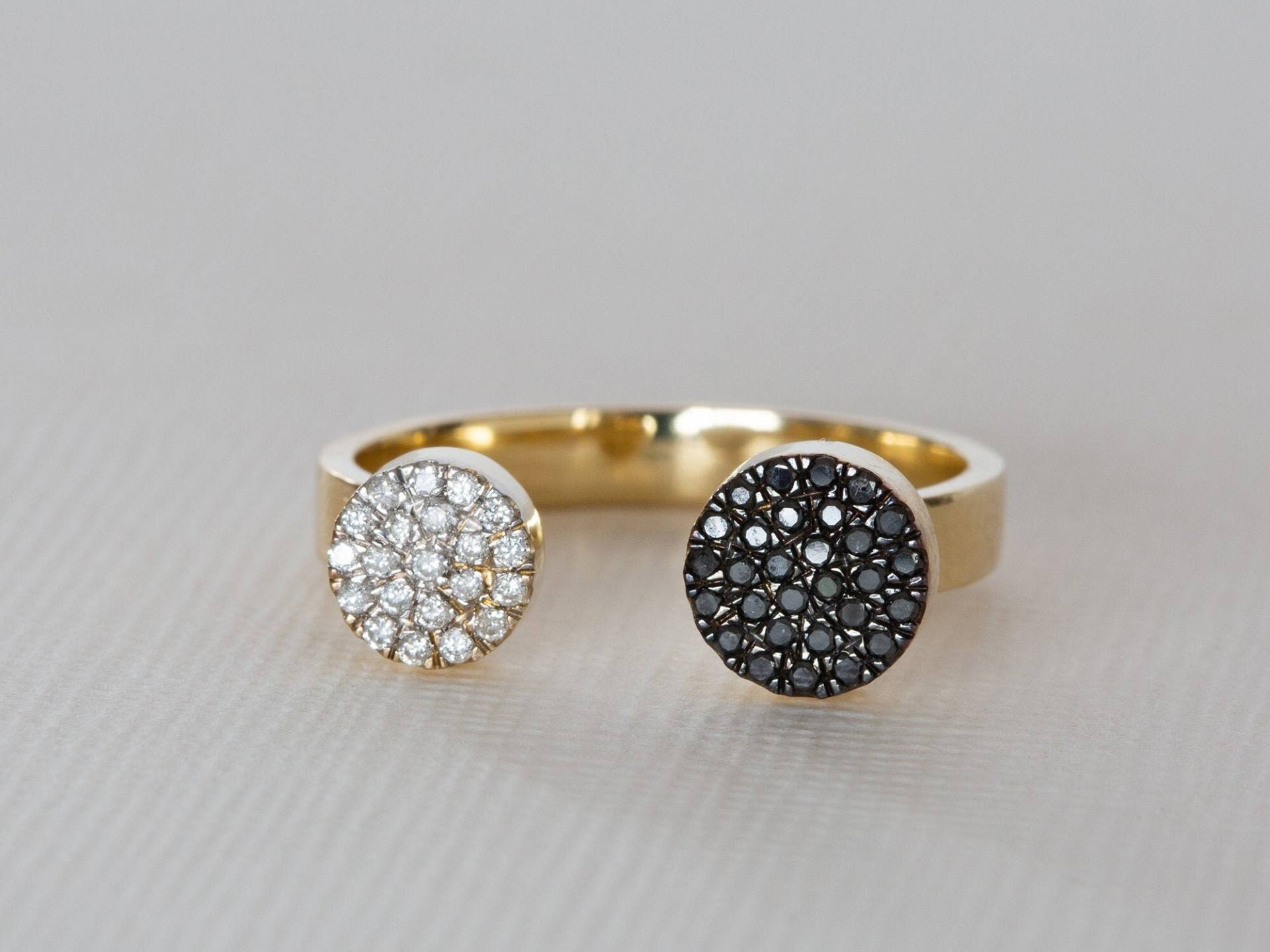 Schwarz Und Weiß Diamant Ring, Schwarzer Ehering, 14K Solid Gold Pave Boho 18K Ring von RimonFineJewelry