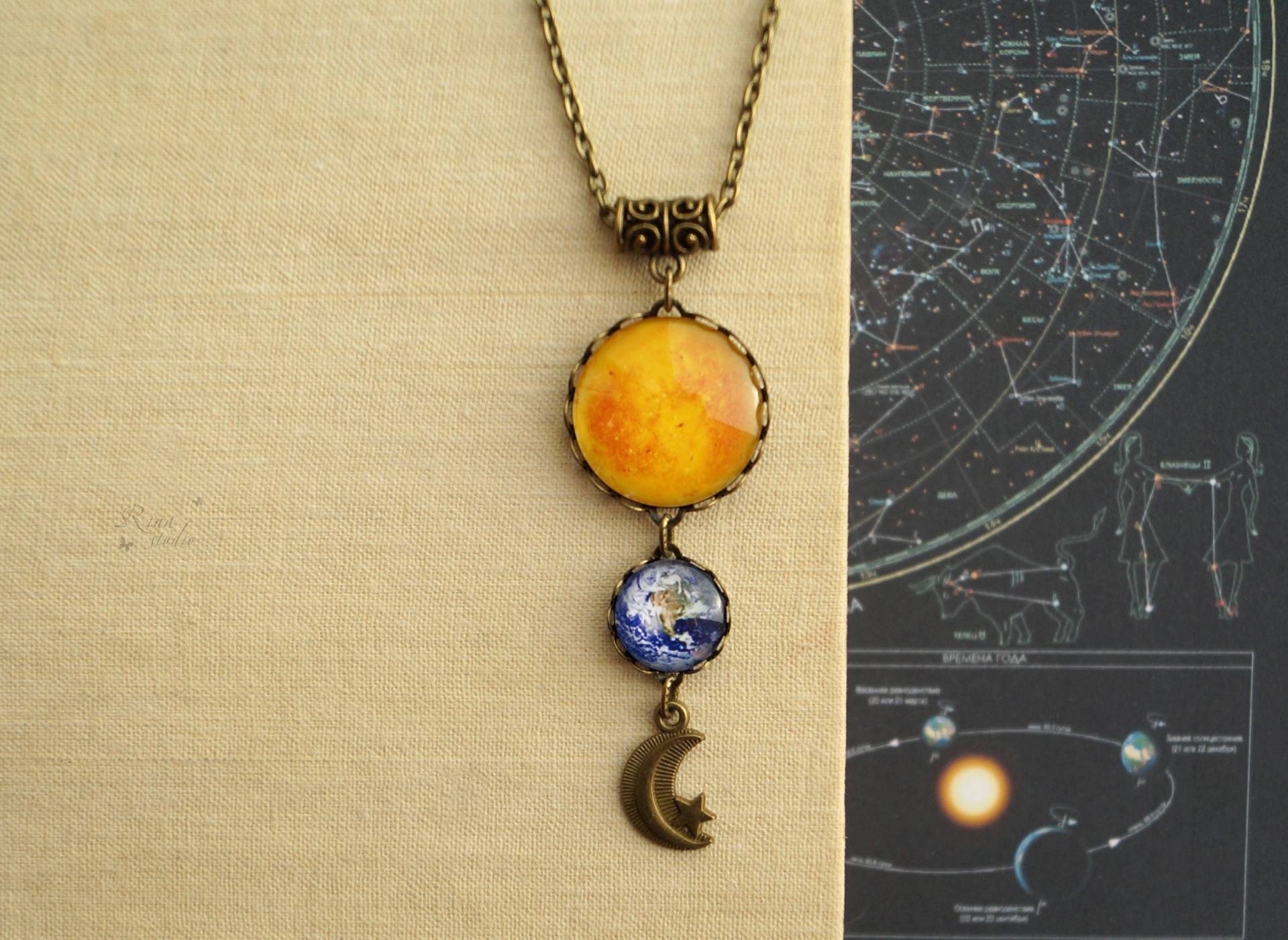 Sonne Erde Mond Und Stern Halskette, Astronomie Geschenke Für Sie, Universum Halskette Sonnensystem Raum Schmuck von RinaStudioJewelry