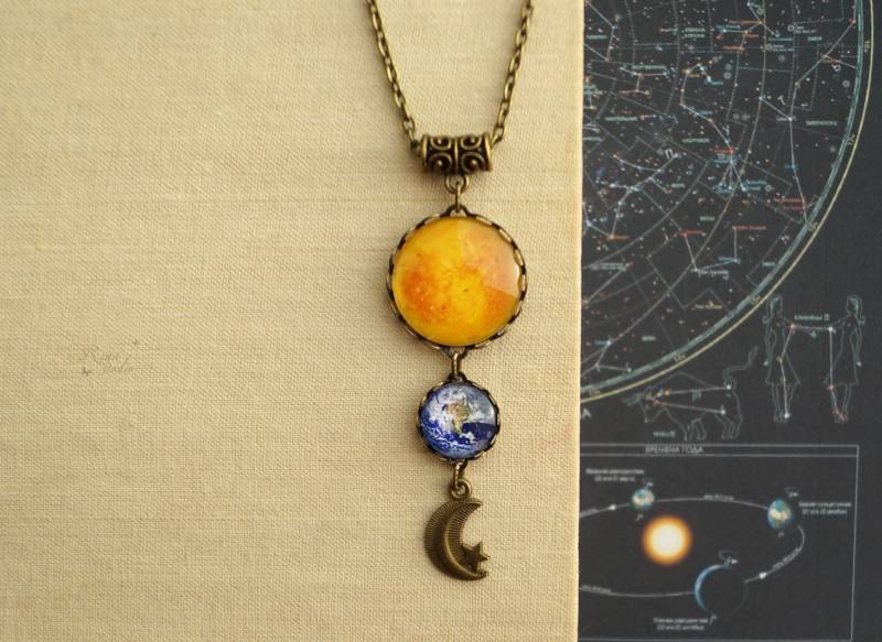 Sonne Erde Mond Und Stern Halskette, Astronomie Geschenke Für Sie, Universum Halskette Sonnensystem Raum Schmuck von RinaStudioJewelry