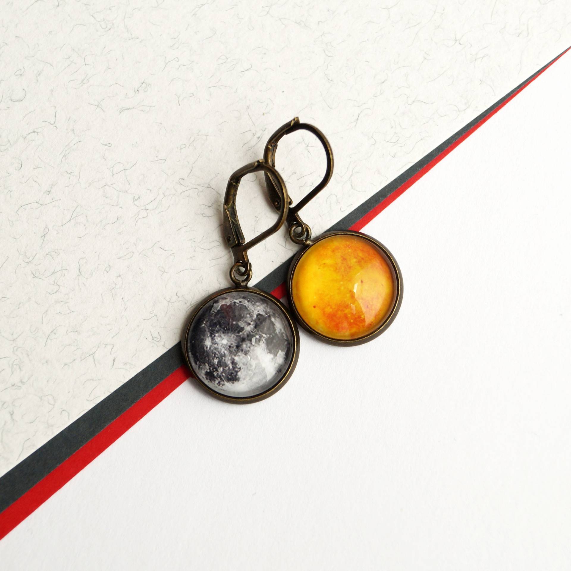Sonne Und Mond Ohrringe, Wissenschaft Schmuck Geschenk Für Freundin, Sonnensystem Astronomie Galaxie Unter 15 Sonne Und Mond Ohrringe, Wissenschaft Schmuck Geschenk Für Freundin, Sonnensystem Astronomie Galaxie Unter 15 von RinaStudioJewelry