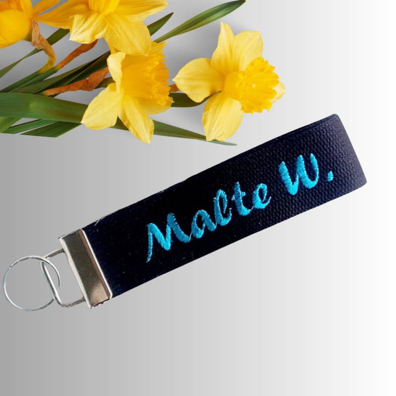 Personalisierter Schlüsselanhänger - Bestickt Mit Name, Zahl Oder Wunschtext, Geschenkidee, Individuell Und Handgemacht von RinconPoupee