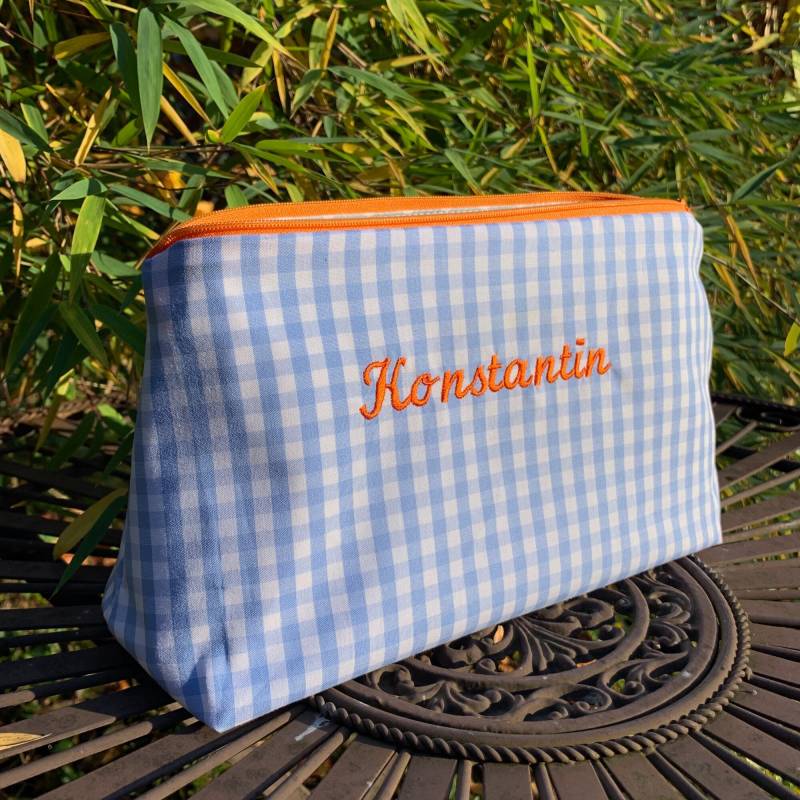 Waschbeutel Hellblau-Weiss Kariert Mit Orangem Namen von RinesWelt