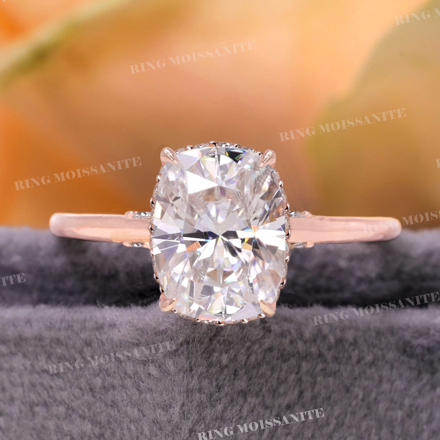 2, 5 Ct Kissenschliff Moissanit Verlobungsring, Versteckter Halo Längliche Kissen, Einzigartiger Solitär, Geebnet Brücke, Roségold, Kuppel von RingMoissanite