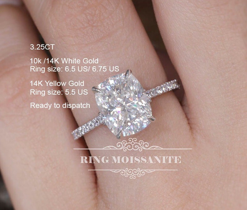 3.25Ct Moissanit Kissen Geschnittener Verlobungsringeinzigartiger Pflaster Brücke Versteckter Halo Solitär Ringkathedrale Set Crushed Ice von RingMoissanite