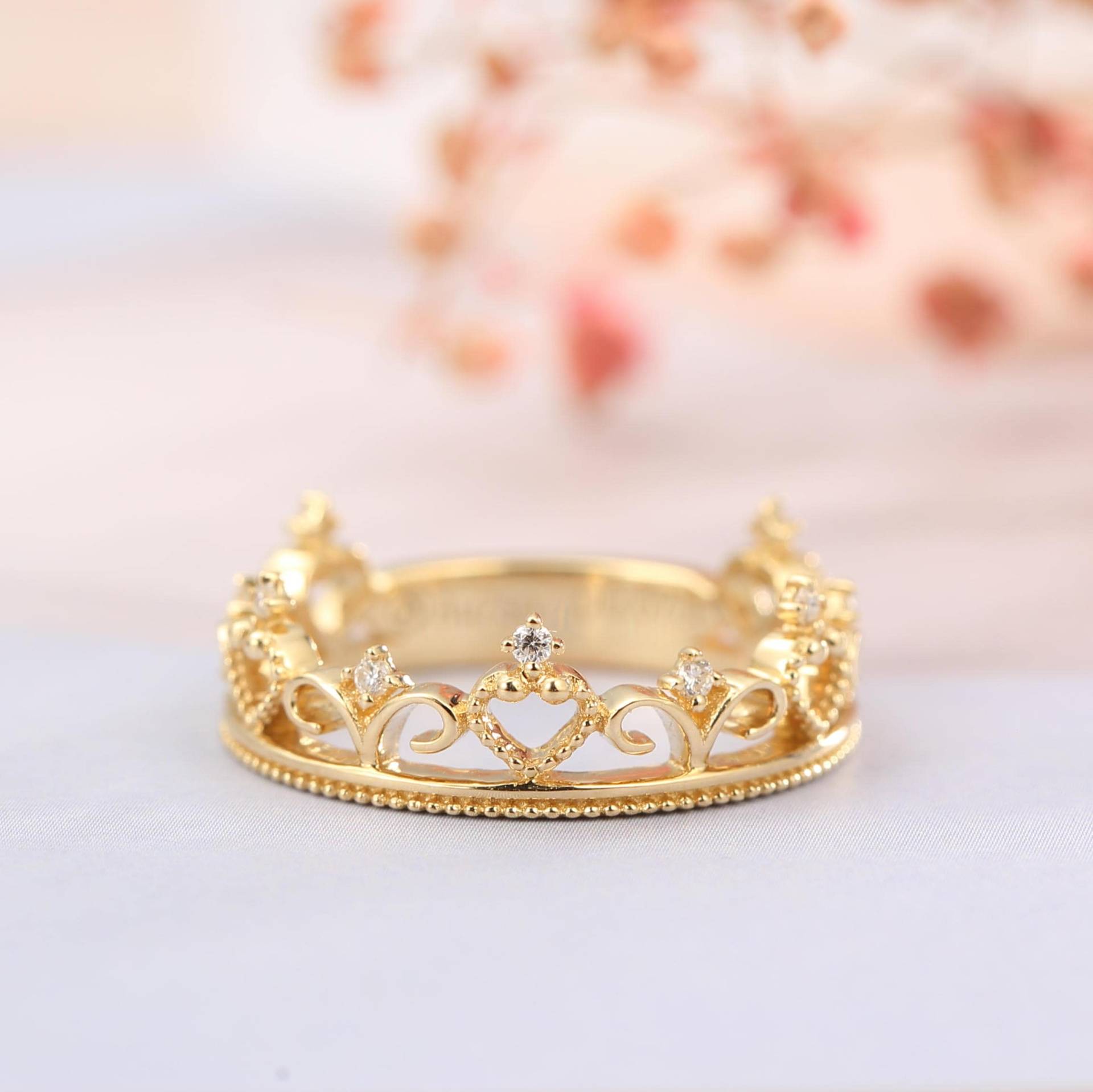 Art-Deco-Hochzeitsband Einzigartiger Hochzeitsring Frauen-Weinlese Antik Prinzessin Krone Diamant Milgrain Brautset Schmuck Jahrestagsgeschenk von RingOnly
