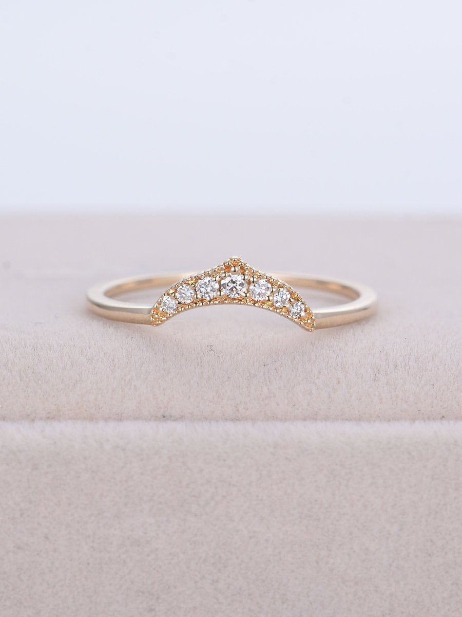 Art Deco Trauring Gelbgold Gebogener Diamant Dünner Diamantring Vintage Einzigartige Aneinanderreihung Zartes Versprechen Jahrestag Passend von RingOnly