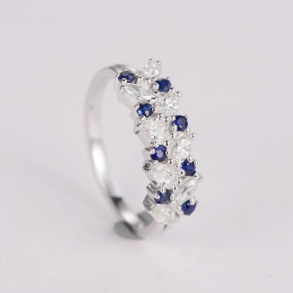 Art-Deco-Verlobungsring Blauer Saphir Marquise-Schliff Diamant Hochzeit Frauen Zarte Cluster 14K Weißgold Braut Stapelbar Jahrestagsgeschenk von RingOnly