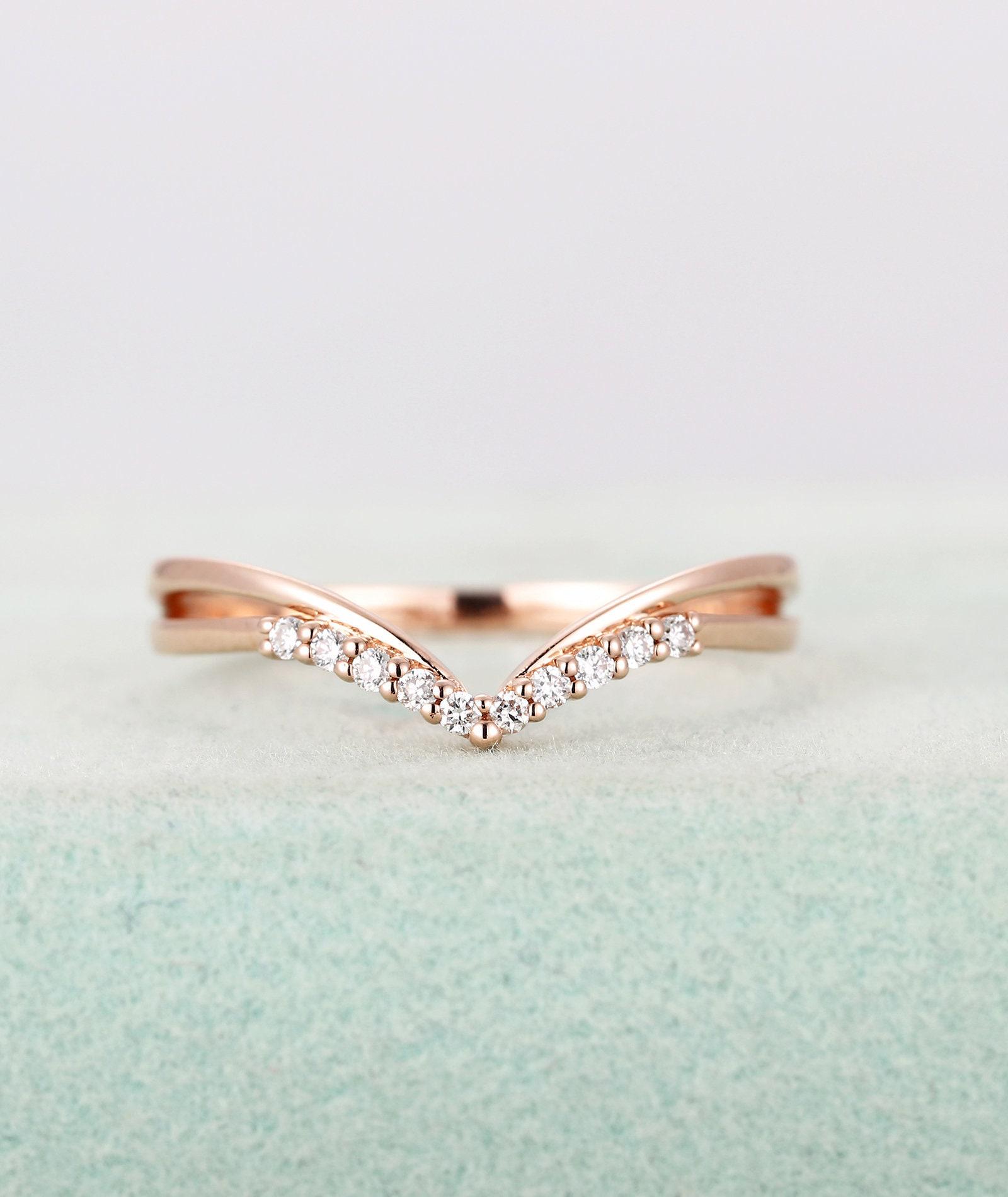 Diamant Ehering Frauen Gebogen Chevron Halbe Ewigkeit Micro Pave Einzigartige Passende Stapeln Brautring Schmuck Jahrestag von RingOnly