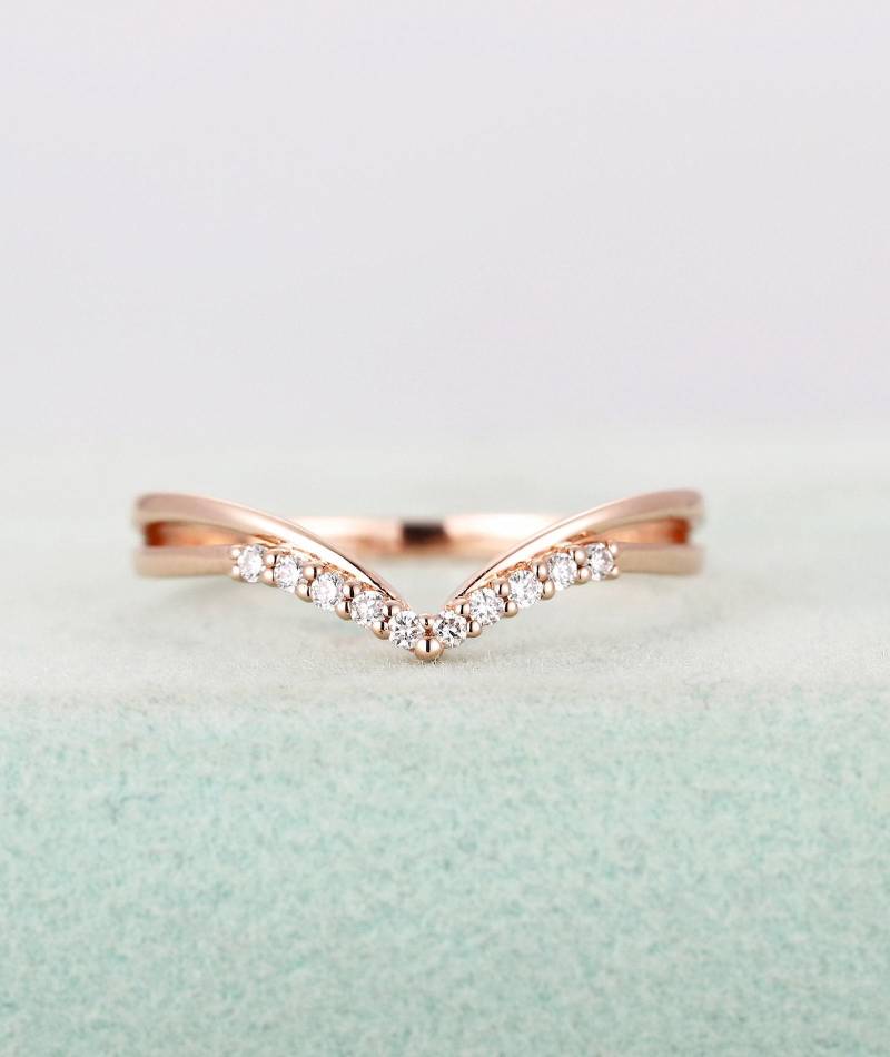 Diamant Ehering Frauen Gebogen Chevron Halbe Ewigkeit Micro Pave Einzigartige Passende Stapeln Brautring Schmuck Jahrestag von RingOnly