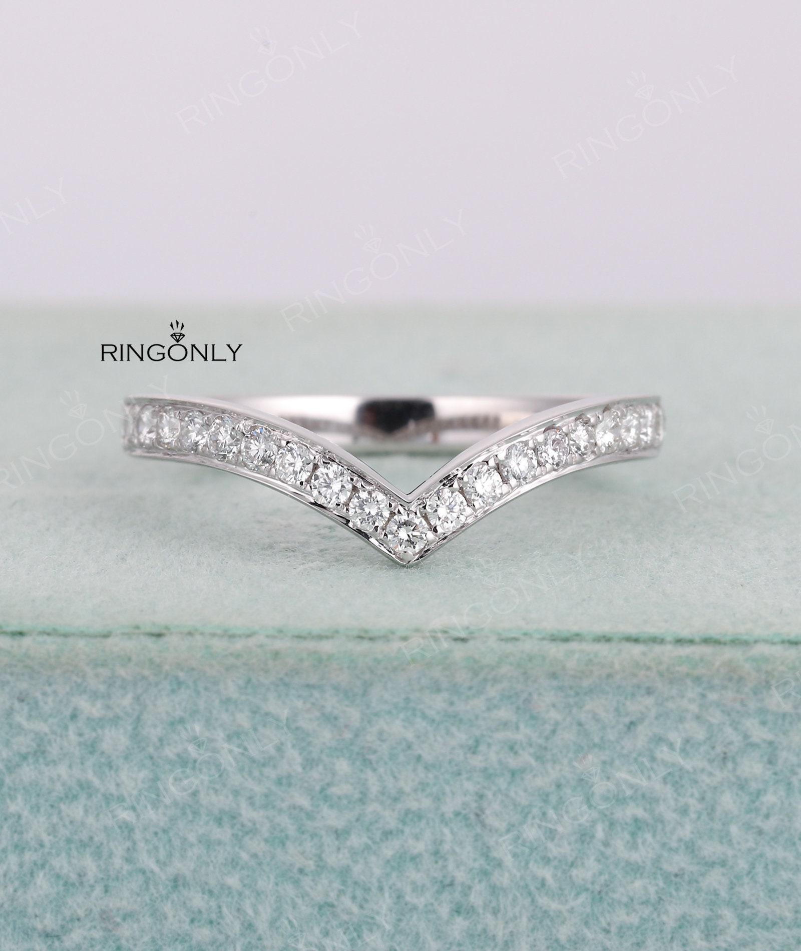 Einzigartige Gebogene Ehering Diamantring 14K Weißgold Chevron Halbe Eternity Band Stacking Brautring Set Micro Pave Versprechen Passendes von RingOnly