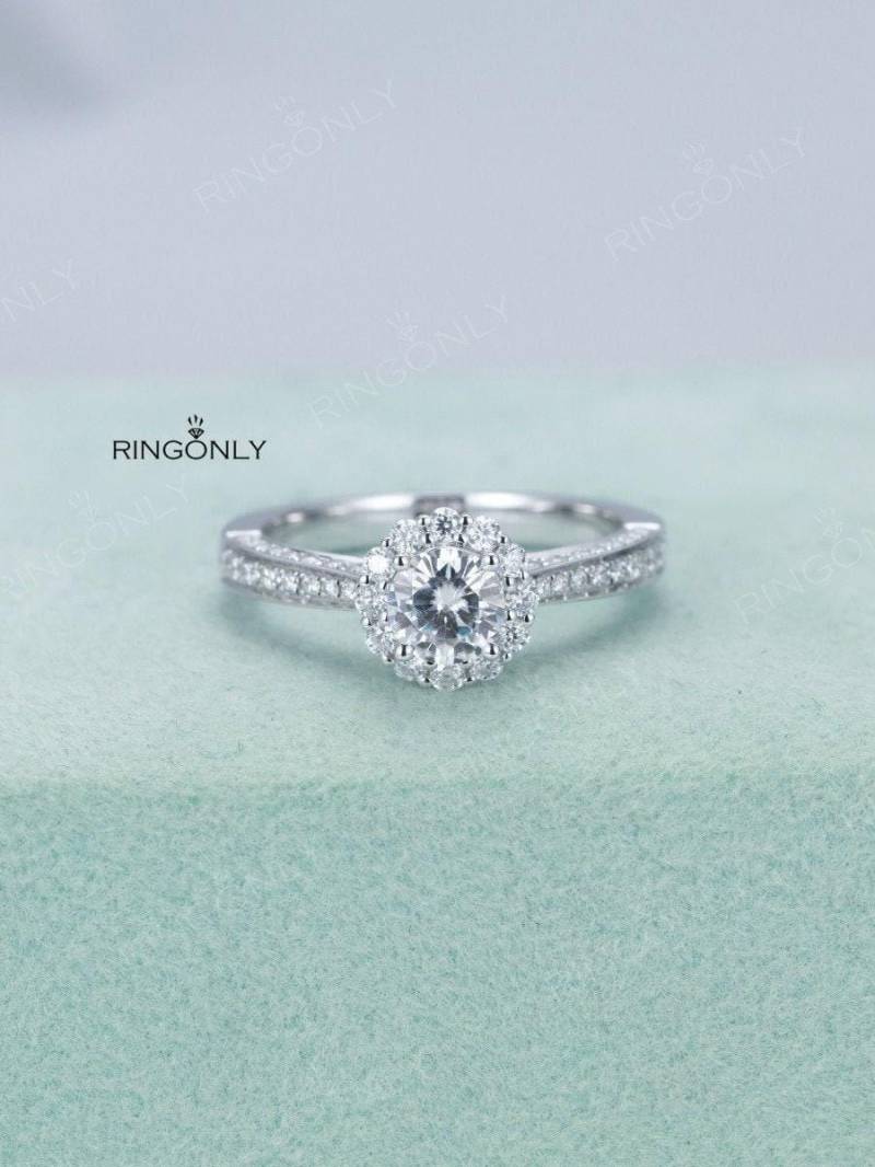 Einzigartige Moissanite Verlobungsring Antike Frauen Halo 14 Karat Gold Ring Vintage Weißgold Brautring Micro Pflastern Schmuck Versprechen von RingOnly