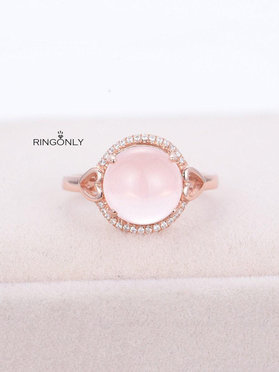 Einzigartige Rundschliff Rosenquarz Verlobungsring Art Deco Rose Gold Cabochon Brautring Vintage Halo Diamant Ring Jubiläum Versprechen von RingOnly