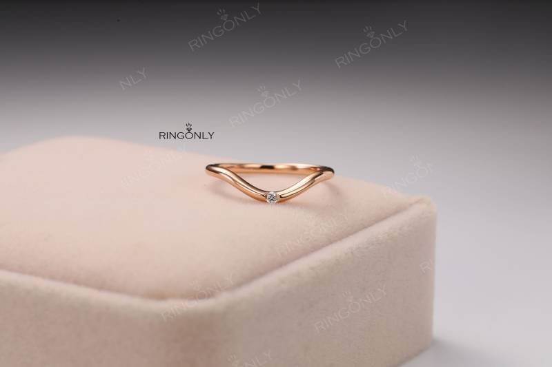 Gebogener Ehering Solitär Diamantring Zarte Roségold Minimalist Schlichte Frauen Stapelbar Passende Brautschmuck Jahrestag Geschenk von RingOnly