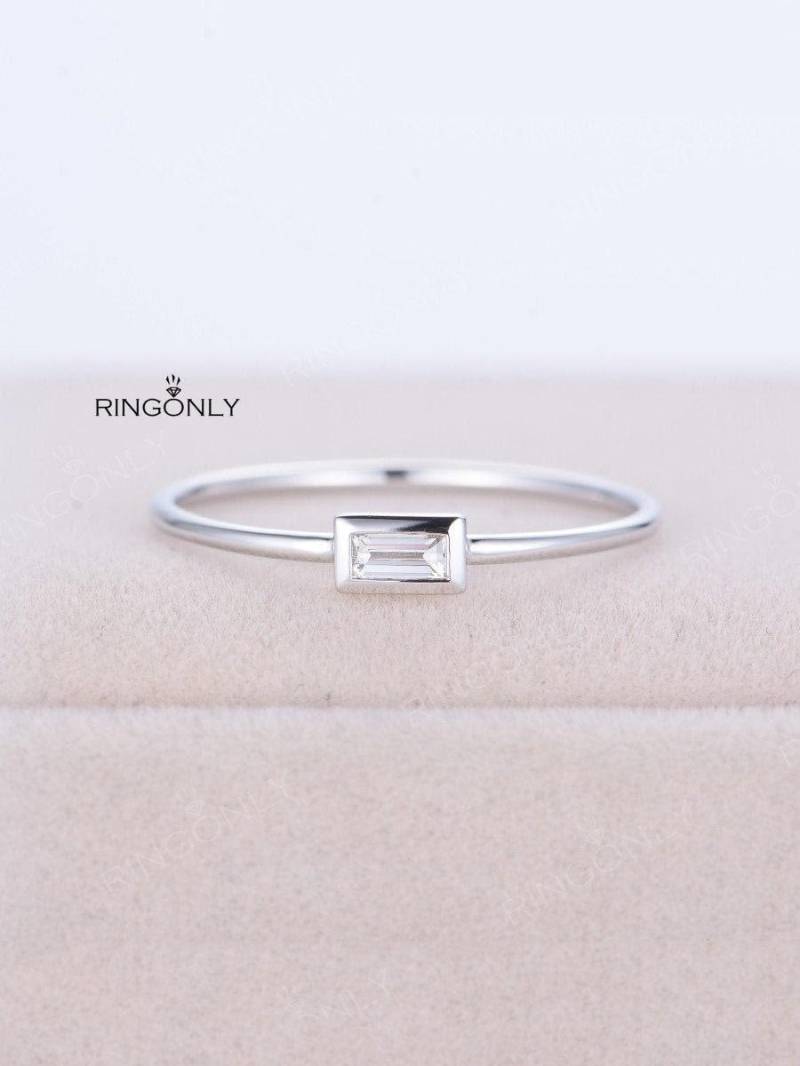 Minimalist Verlobungsring Lünette Set Baguette Diamant Ring Zarte Ehering Einzigartig Weißgold Versprechen Stapelbar Schlichter Jubiläumsring von RingOnly