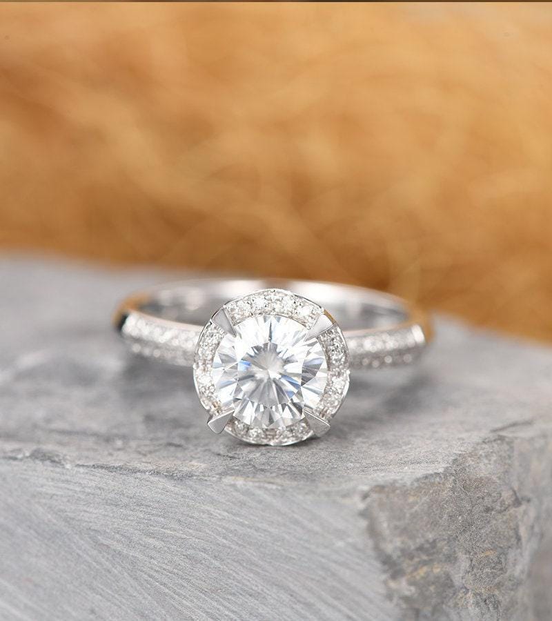 Moissanite Verlobungsring Frauen Hochzeit Halo Diamant Brautschmuck Set Halbe Ewigkeit Micro Pflastern Versprechen Jahrestag von RingOnly