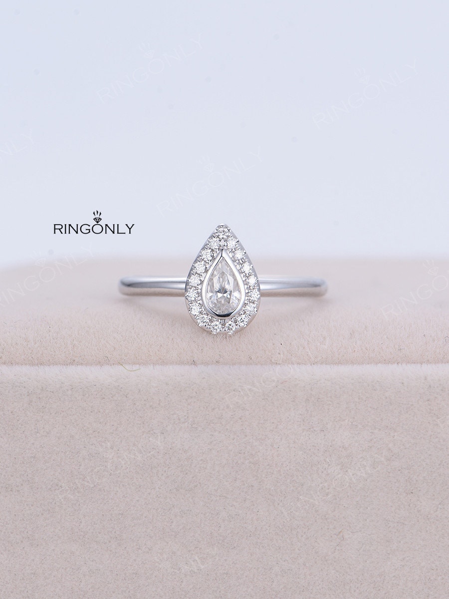 Moissanite Verlobungsring in Weißgold, Einzigartiger Ring, Halo Diamant Ehering, Birnenförmiger Schmuck, Zartes Jahrestagsgeschenk Für Frauen von RingOnly