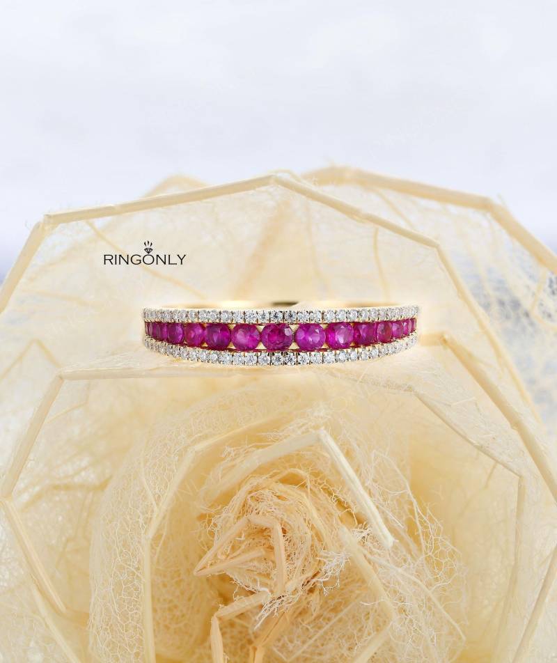 Pfirsich-Rosa-Saphir-Verlobungsring Frauen Halb Eternity Band Zierliche Micro Pflastern Zarte Diamant Ring Stapeln Versprechen Jubiläum Passende von RingOnly