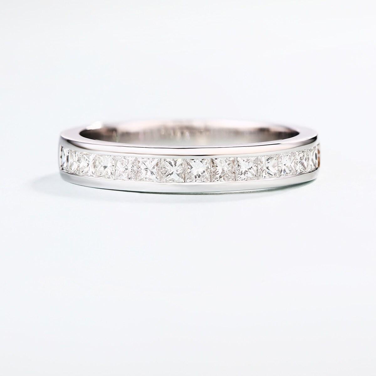 Princess Cut Trauring Weißgold Diamant Ehering Halbe Eternity Band Channel Set Zierliche Stapeln Versprechen Jubiläum Handgemachter Ring von RingOnly