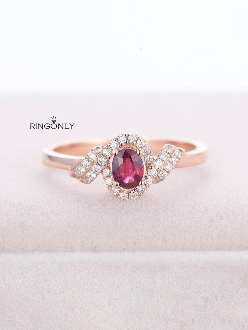 Rubin Verlobungsring Art-Deco-Weinlese-Blumen-Frauen Hochzeit 14K Rose Gold Halo-Schmuckset Halbe Ewigkeit Diamanten Zarte Cluster Jahrestag Schmuck von RingOnly