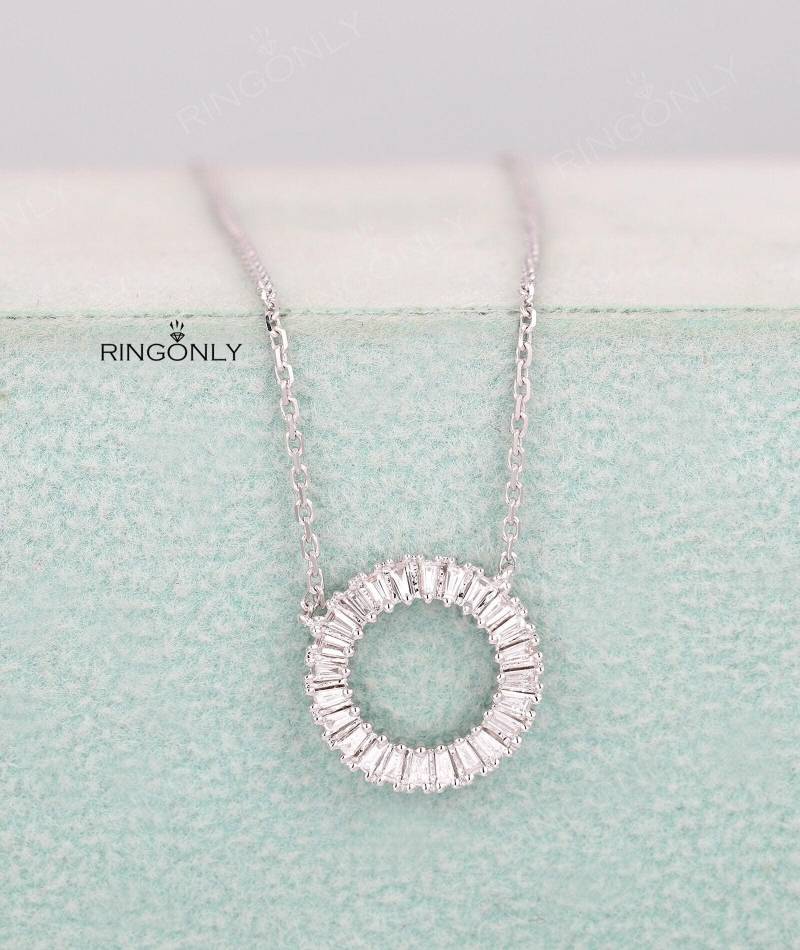 Runder Diamant Anhänger Halskette, Anhänger, Charm Einzigartige Verlobungshalskette, Einfache Hochzeitshalsketten von RingOnly