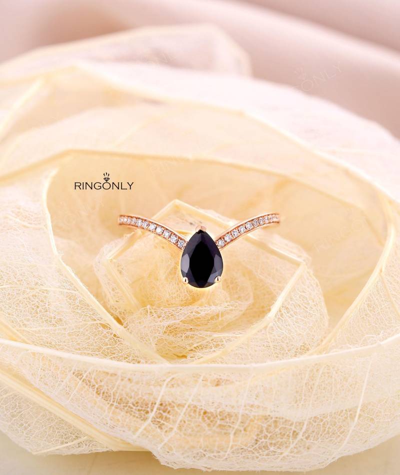 Schwarzer Onyx Ring Einzigartige Birnenförmige Verlobungsring Rosegold Pear Cut Halbe Ewigkeit Band Jahrestag Stapeln Versprechen Vintage Geschenk von RingOnly