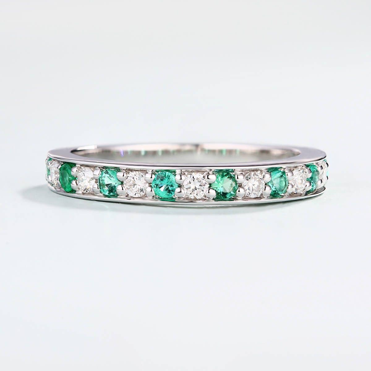 Smaragd Diamant Ehering Frauen Zarte Halbe Eternity Band Reihe Ring Versprechen Dainty Stapeln Kanal Set Passende Jahrestag Geschenk von RingOnly
