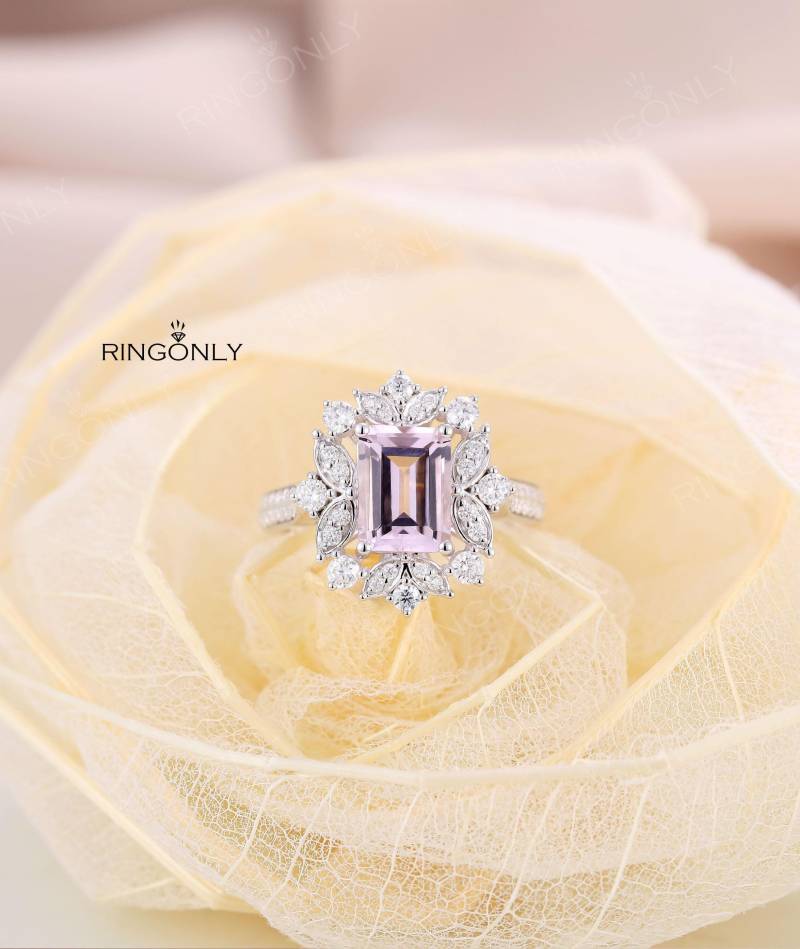 Smaragd Geschnitten Rosa Morganit Verlobungsring Frauen Hochzeit Vintage Halo Moissanite Braut Set Halbe Ewigkeit Versprechen Jahrestag von RingOnly