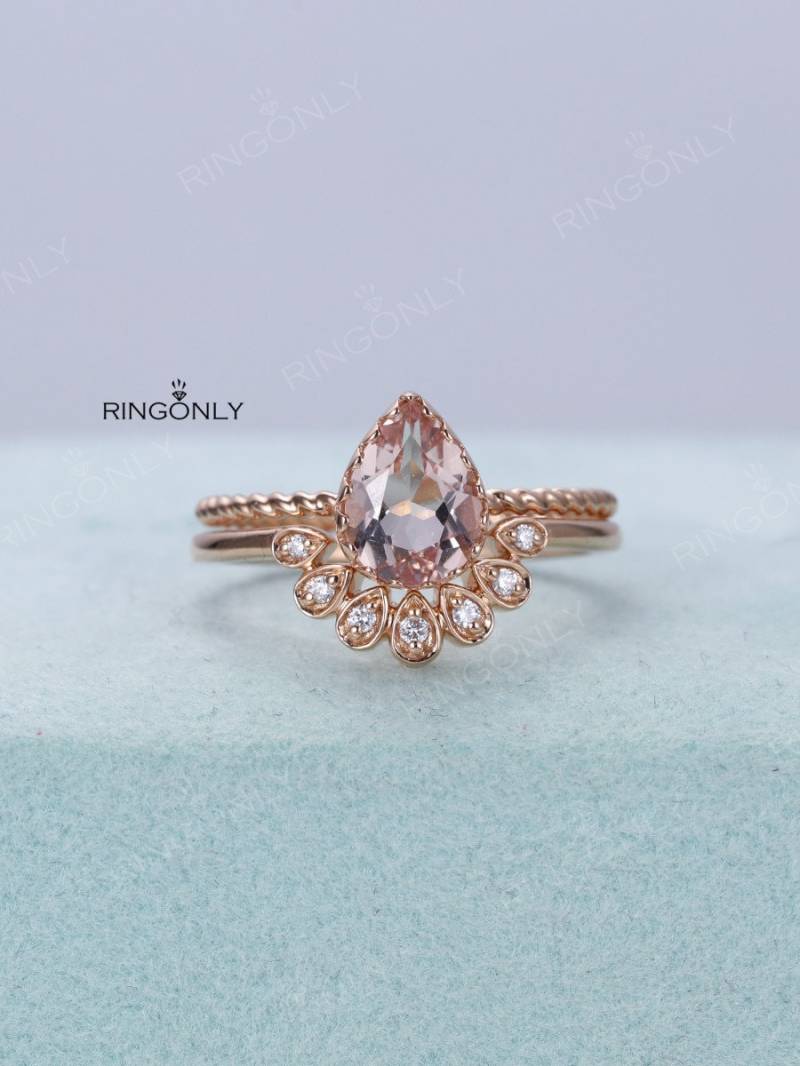 Verlobungsring Set Rosegold Tropfen Solitär Morganit Curved Diamond Ehering Damen Brautschmuck Jahrestag Geschenk Twisted Band von RingOnly