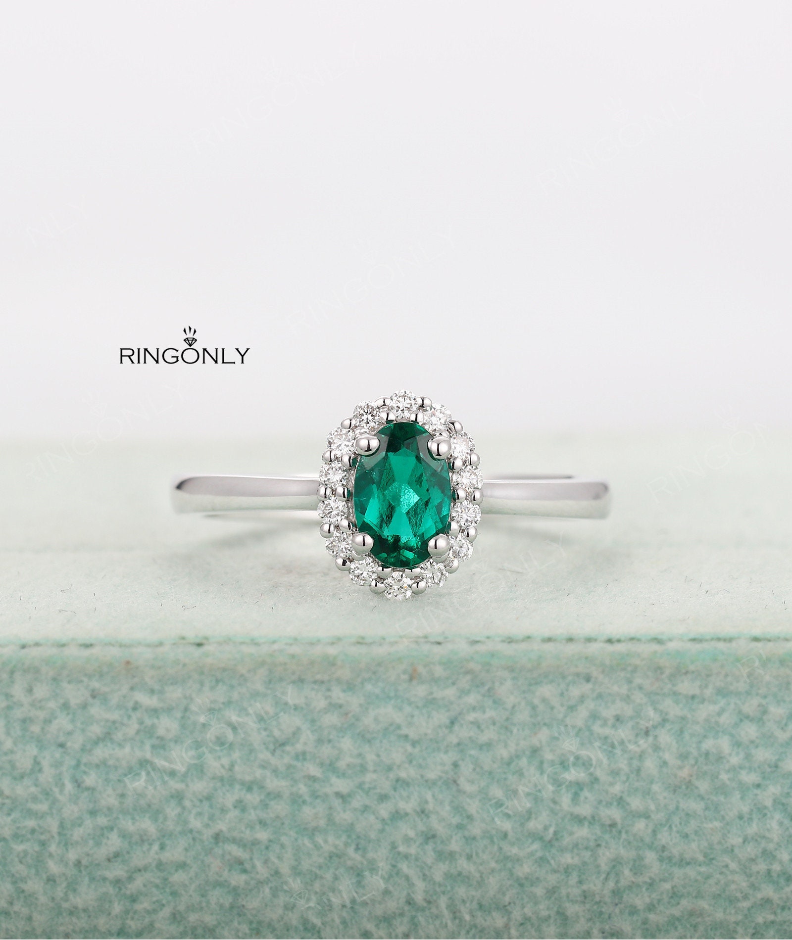 Vintage Verlobungsring Smaragd Weißgoldring Diamant Halo-Ring Moissanite Art-Deco-Ring Einzigartiger Ring Im Ovalschliff Brautring Jubiläumsring von RingOnly