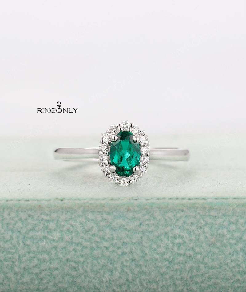 Vintage Verlobungsring Smaragd Weißgoldring Diamant Halo-Ring Moissanite Art-Deco-Ring Einzigartiger Ring Im Ovalschliff Brautring Jubiläumsring von RingOnly