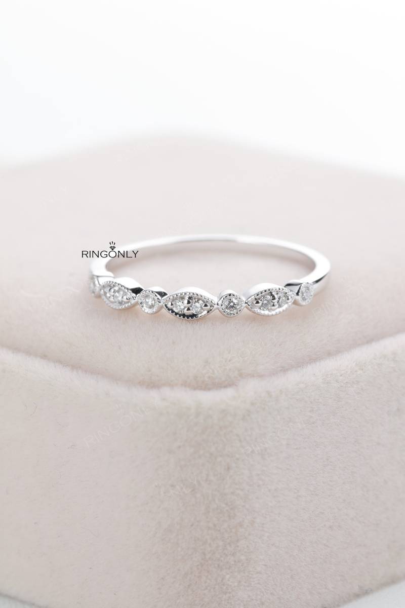Weißgold Ehering Frauen Vintage Stapeln Art Deco Halbe Ewigkeit Diamant Antik Milgrain Einzigartige Braut Set Versprechen Jahrestag Geschenk von RingOnly