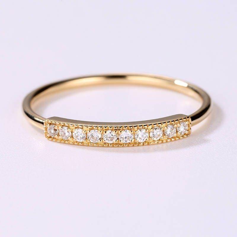 Zierliche Runde Diamanten Ehering Minimalist Stapeln Zarte Micro Pflastern Milgrain Band Jubiläum Versprechen Brautring von RingOnly