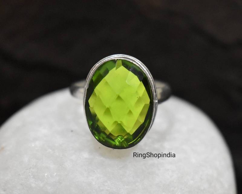 Grüner Peridot Oval Ring in 925 Sterling Silber - Handgemachter Boho Statement Schmuck, Perfektes Geschenk Für Sie von RingShopIndia