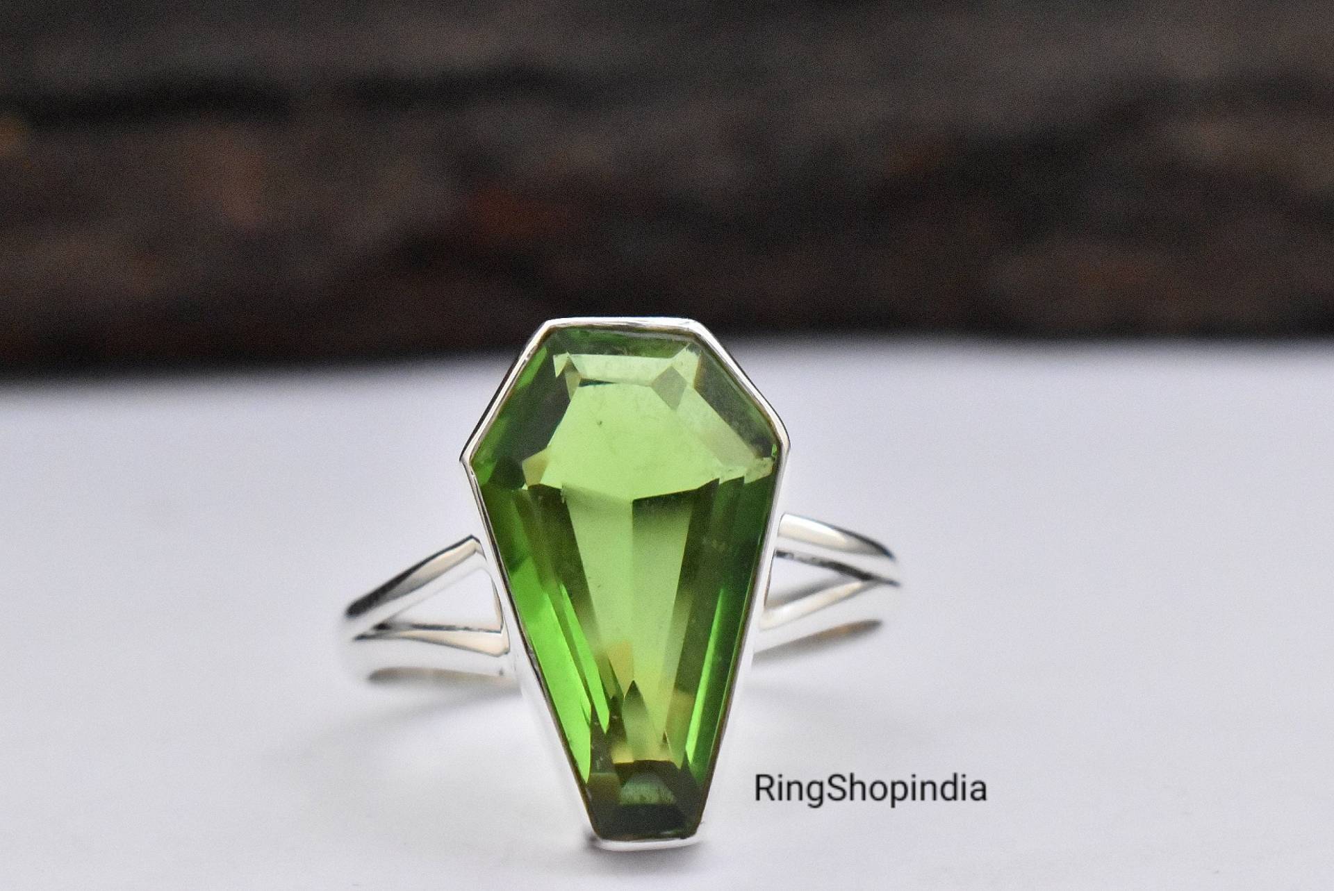 Grüner Peridot Ring, 925 Sterling Silber Schmuck, Sarg Form Stein Ring Für Männer, Statement Frauen Edelstein Geschenk von RingShopIndia