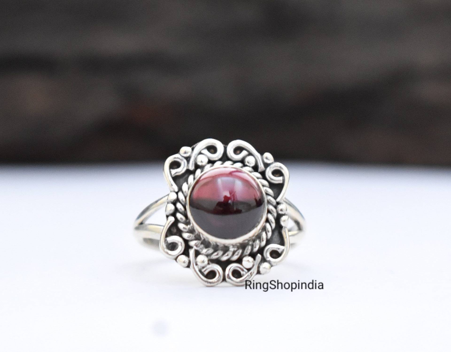 Handgemachter 925 Sterling Silber Roter Granat Ring - Boho Edelstein Ring, Jahrestagsgeschenk Für Frauen, Einzigartiger Handgemachter Schmuck Handgemachter 925 Sterling Silber Roter Granat Ring - Boho Edelstein Ring, Jahrestagsgeschenk Für Frauen, Einzigartiger Handgemachter Schmuck von RingShopIndia
