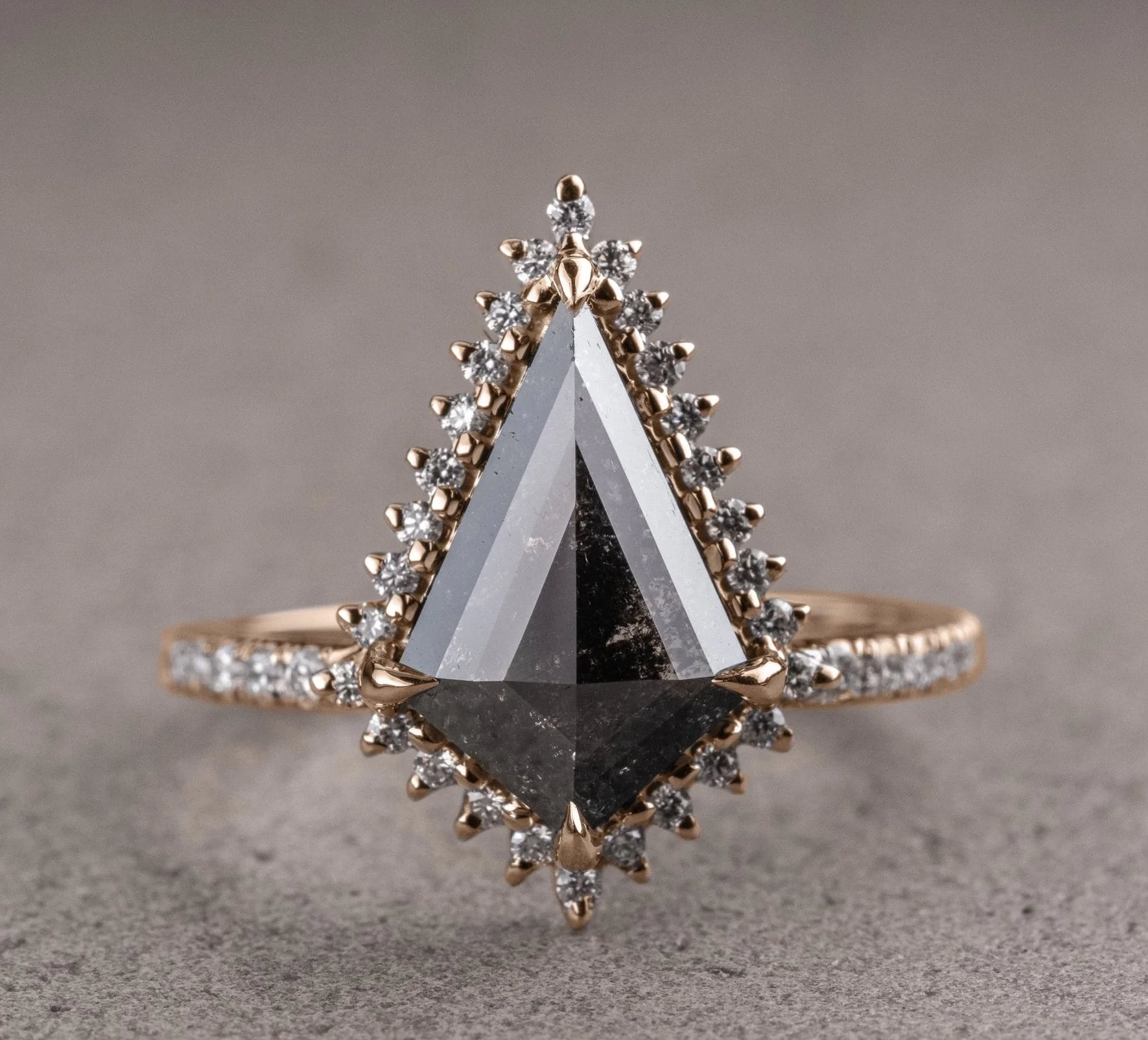 Diamantring Im Drachenschliff, Salz - Und Pfefferdiamantring, 14K-Goldring, Verlobungsdiamantring, Jubiläumsring Geschenk Für Die Liebe von Ringdiamondstudio