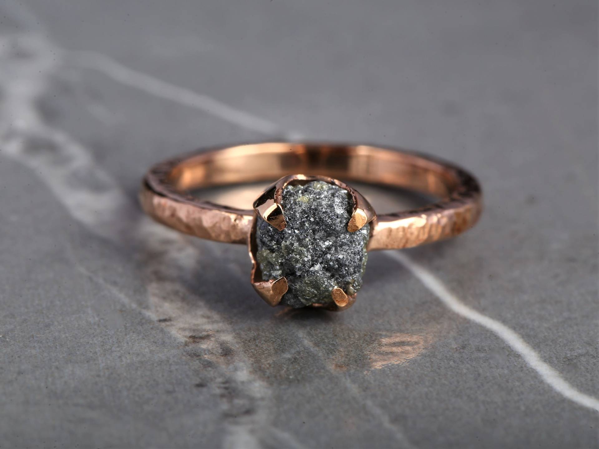 Roher Diamant Zweig Verlobungsring Aus 14K Gold, Rohdiamant Ring, Schwarzer Stein Jubiläumsring, Ehering, Geschenk Für Sie von Ringdiamondstudio