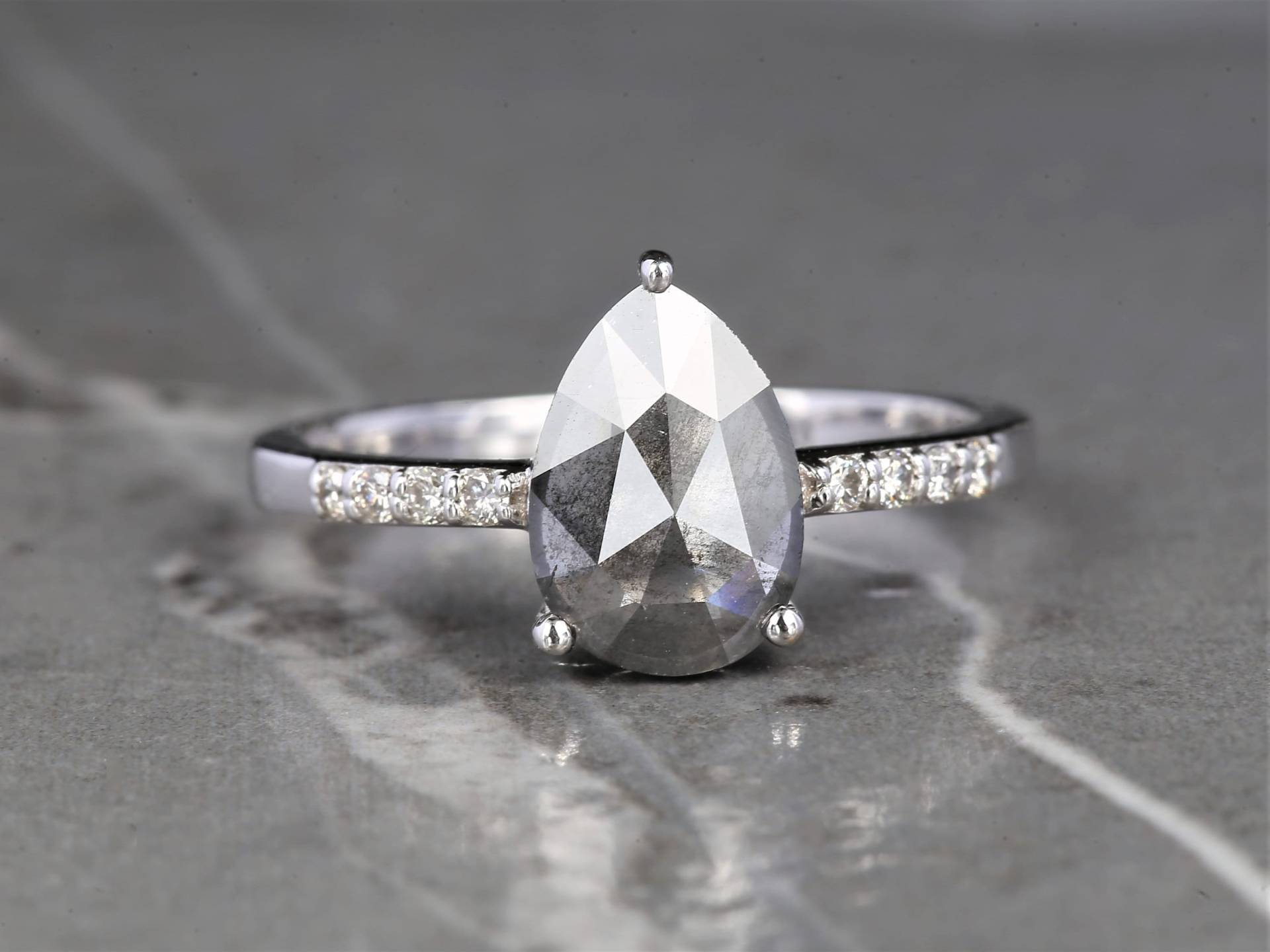 Salz Und Pfeffer Diamant Ring, Natürliche Grau Farbe Birne Verlobungsring, Einzigartige 14K Goldring Für Frauen von Ringdiamondstudio