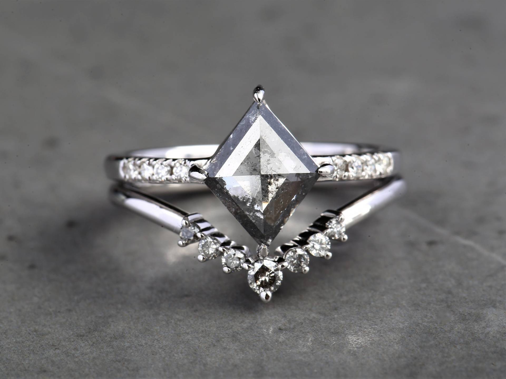 Salz - Und Pfeffer-Diamantring, Verlobungsring, Diamantring, 14-Karätiger Schildgoldring, Drachen-Art-Deco-Ring, Natürlicher Geschenk Für Sie von Ringdiamondstudio