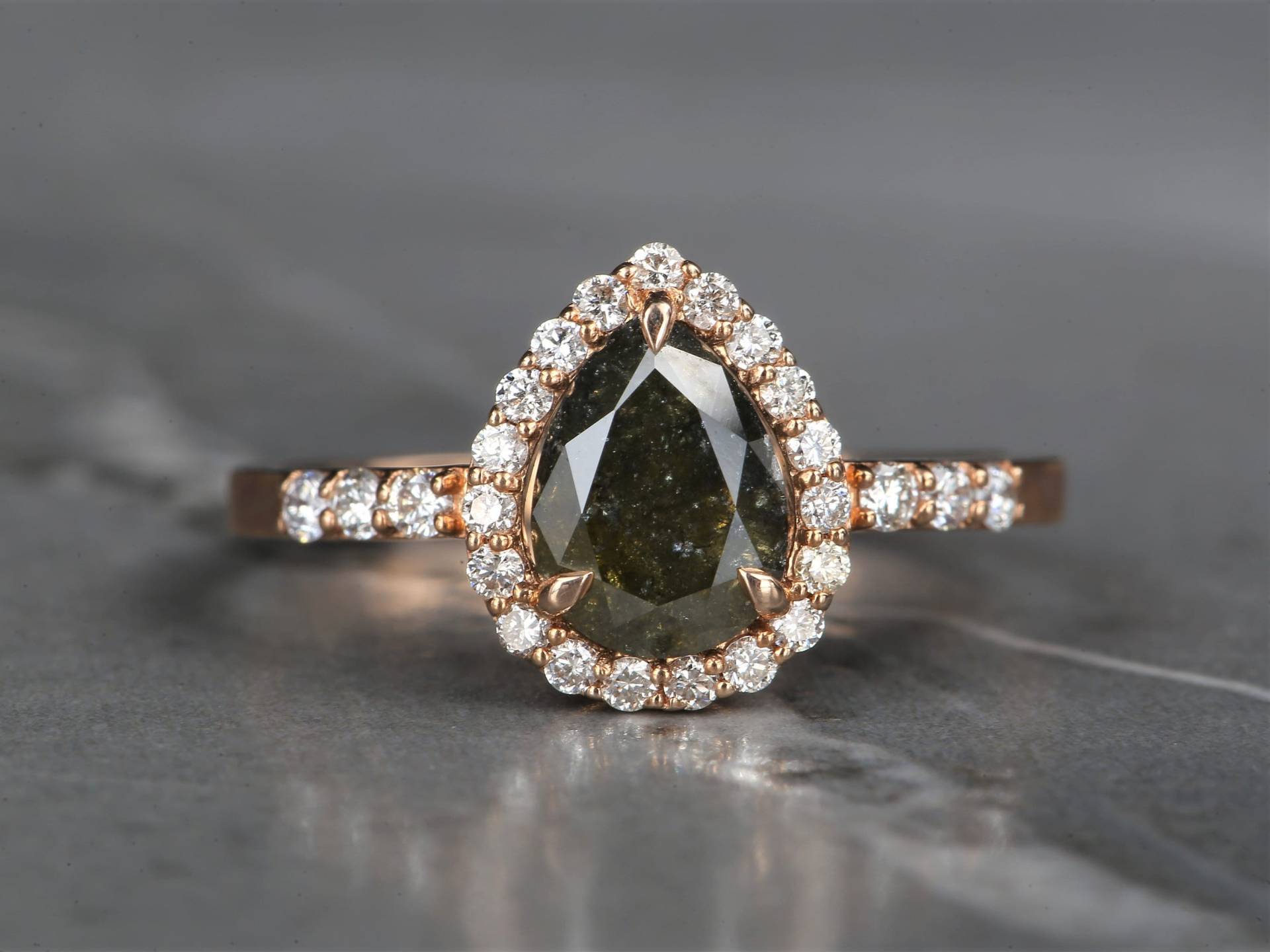 Salz Und Pfeffer Ring, 14K Rose Gold Grüne Farbe Diamant Natürlicher Im Birnenschliff, Jubiläumsgeschenk, Geschenk Für Sie von Ringdiamondstudio