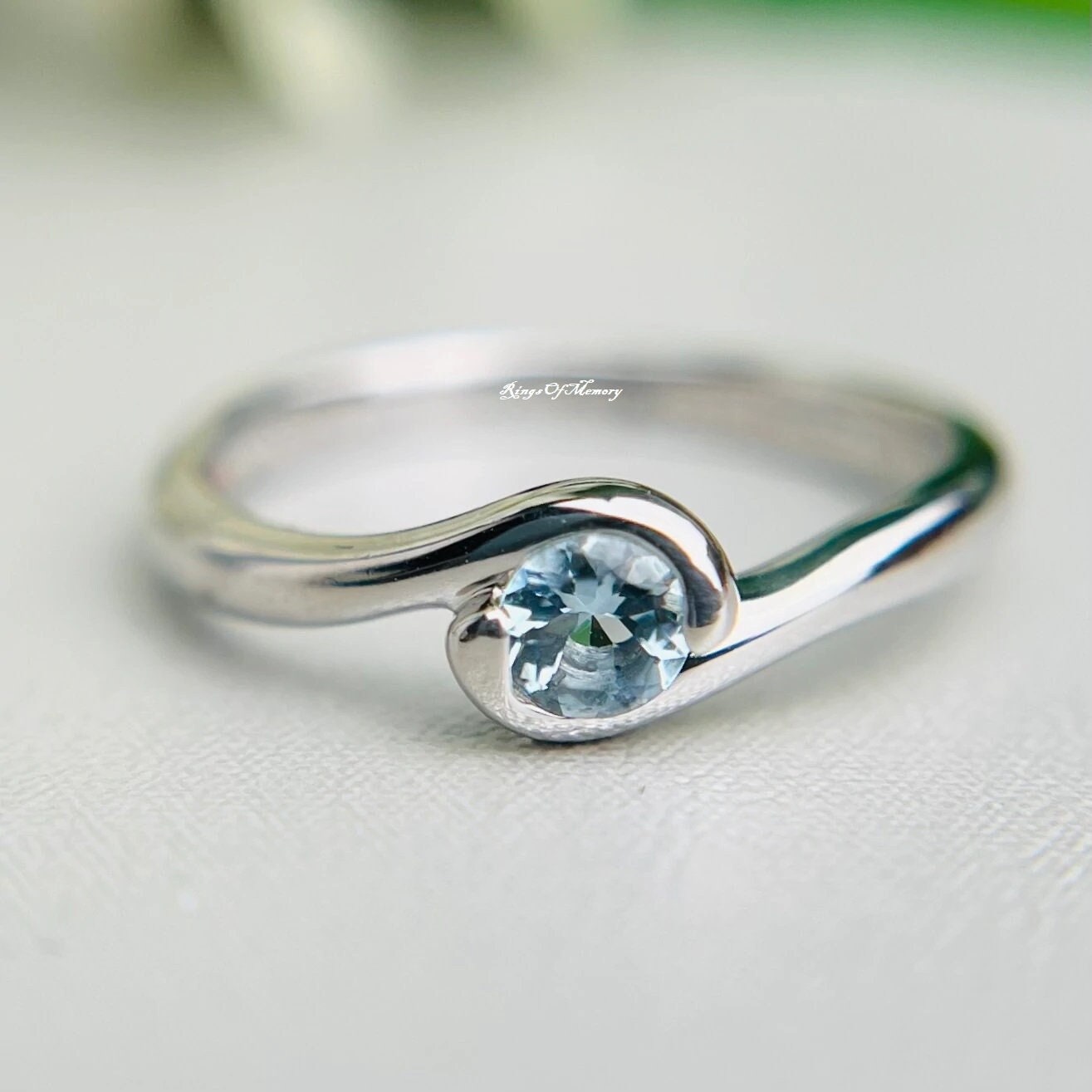 Natürlicher Aquamarin Ring, Sterling Silber März Geburtsstein Runder Schliff Zierliche Hochzeit Jahrestag Geschenk Ring von RingsOfMemory