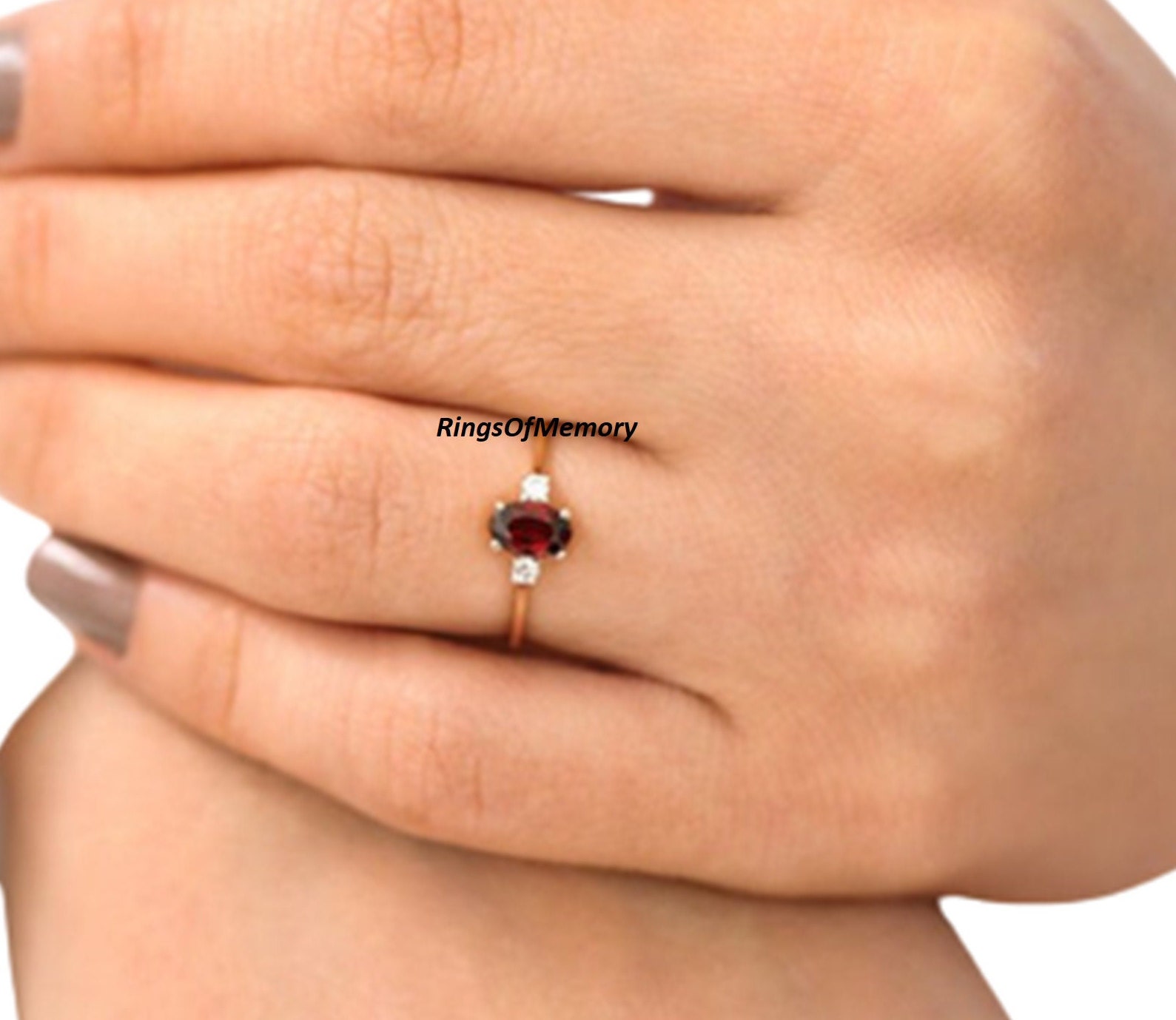 Natürlicher Granat Ring, Ehering, Ovaler Schliff Vintage Roter Verlobungsring, Geburtsstein Ring Für Frauen von RingsOfMemory