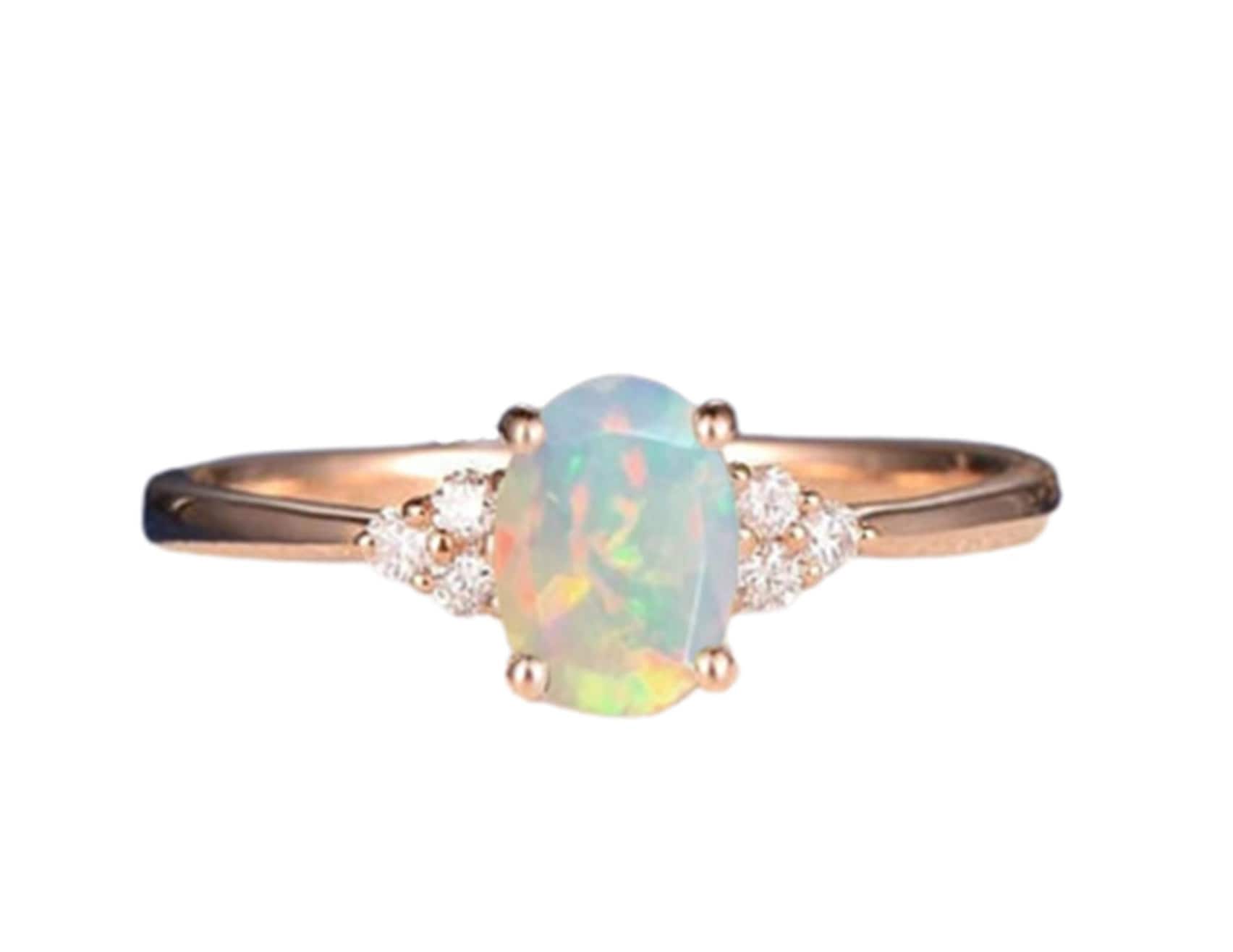 Opal Ehering, Feueroval Ring, Vintage Oktober Geburtsstein Oval Cut Stapelring, Verlobungsring von RingsOfMemory