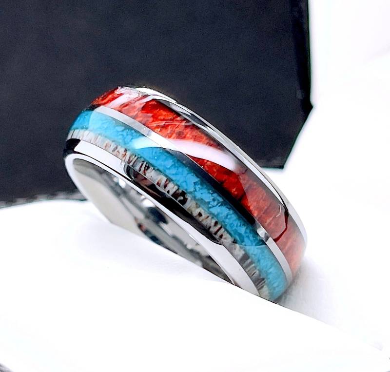 Eheringe-Set Aus Türkisfarbenem Holz Und Geweih Wolframkarbid | Ringe Für Sie Ihn Passende Eheringe Paare 8 Mm Komfortpassform von RingsParadise