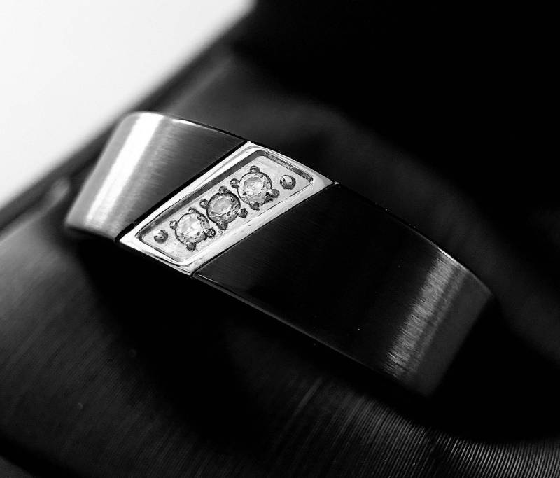 Herren Ehering Mit 3 Steinen | Schwarzer Hartmetall-Ring Verlobungsring Sein Versprechen Ring Moderner Wolfram Für Ihn von RingsParadise