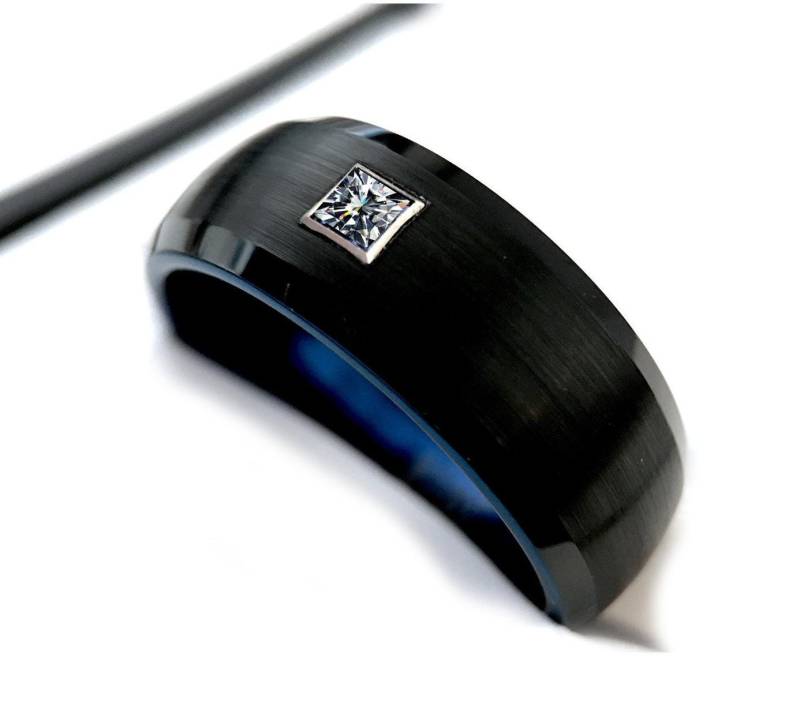 Schwarz-Blauer Wolfram-Ehering Für Herren | Diamant-Verlobungsring 8 Mm Zweifarbiger Gebürsteter Ring Bequeme Passform Polierte, Abgeschrägte Kanten von RingsParadise
