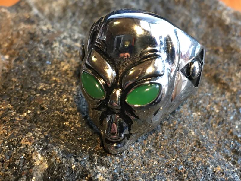 Alien with Grüne Augen # A - 1 Alien with Grüne Augen # A - 1 von RingsRocksNRelics