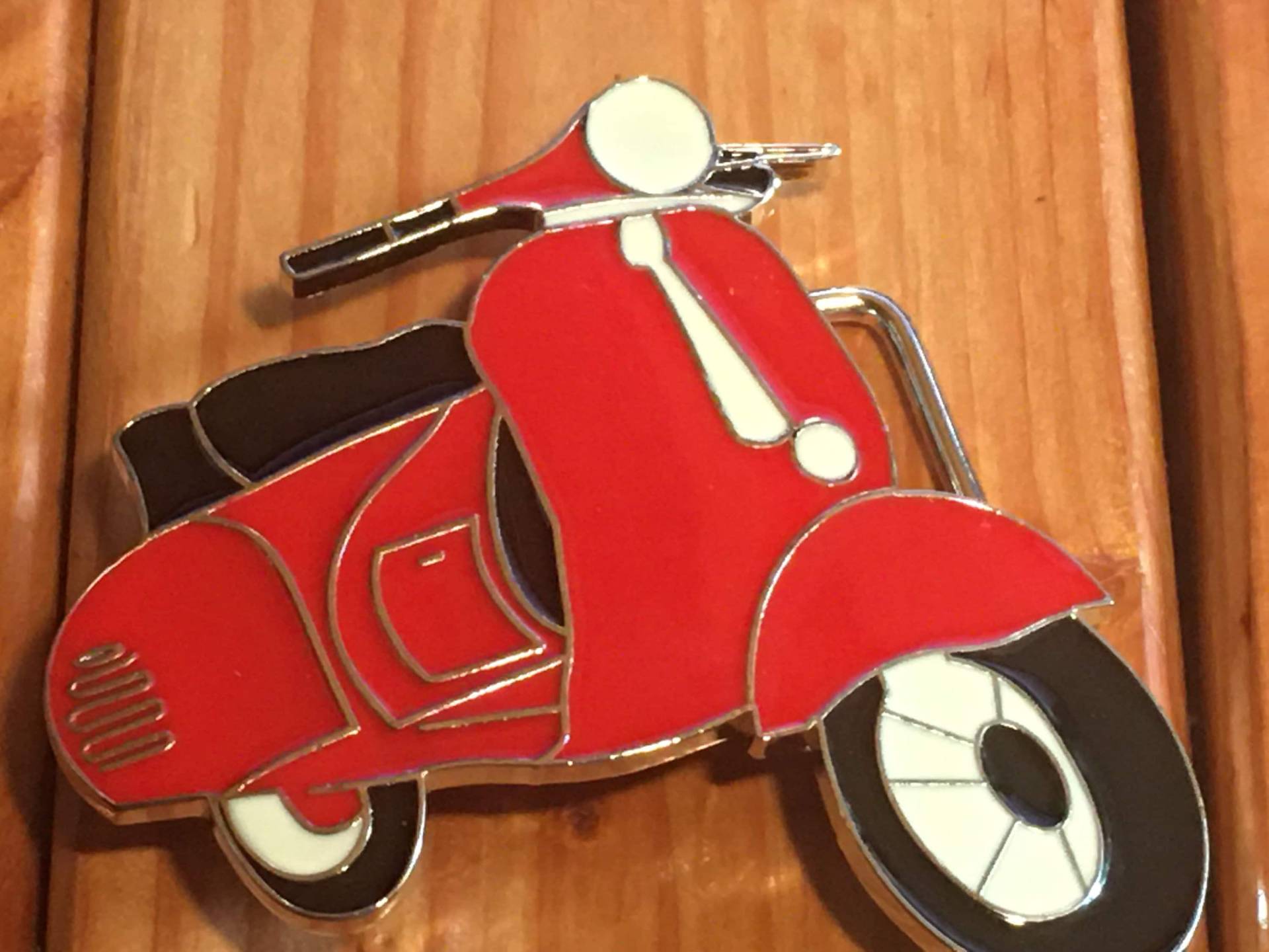 Motorroller Vespa Rot Gürtelschnalle von RingsRocksNRelics