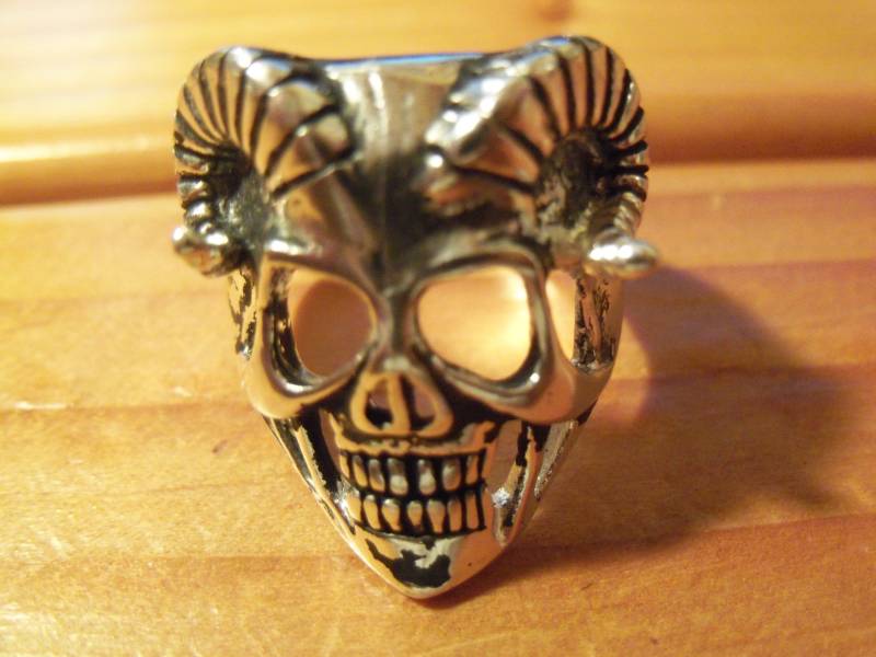 Ram Horn Totenkopf Ring # R-8 von RingsRocksNRelics